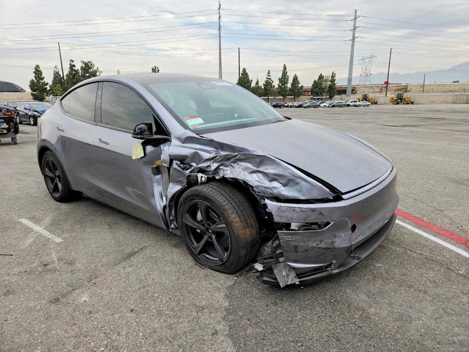 2026 TESLA MODEL Y 4