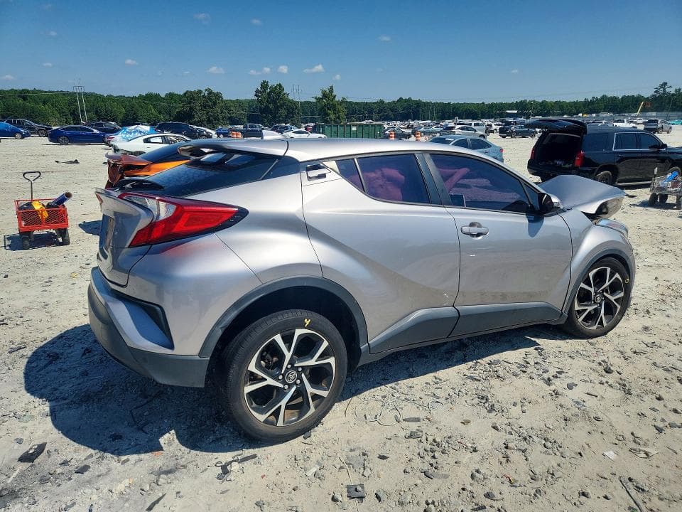 2019 TOYOTA C-HR XLE 3