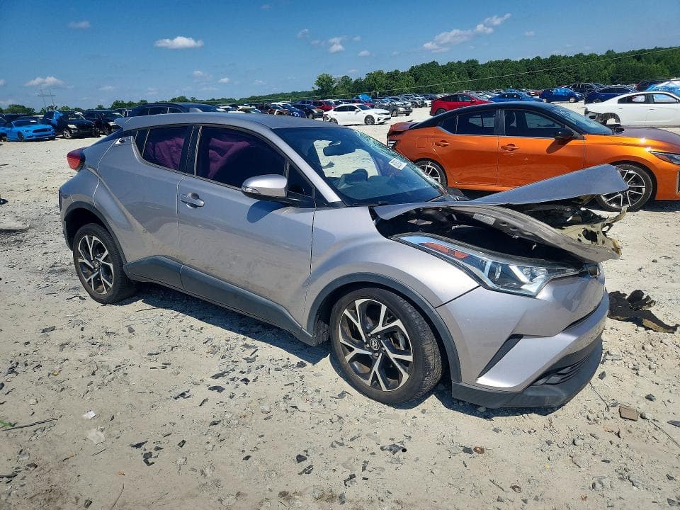 2019 TOYOTA C-HR XLE 4