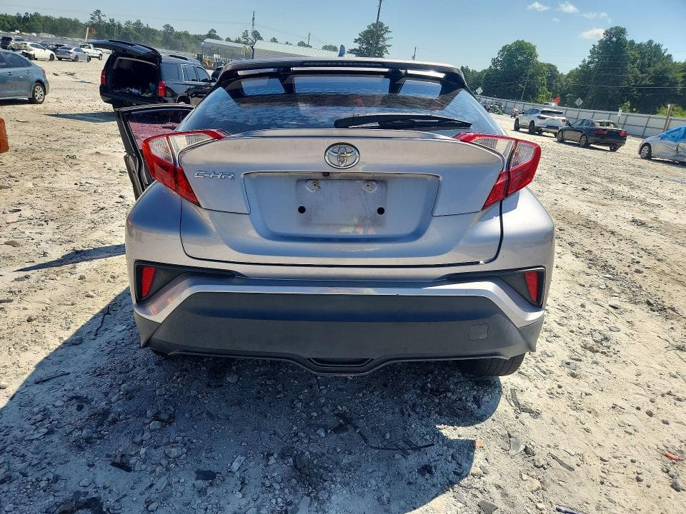 2019 TOYOTA C-HR XLE 6
