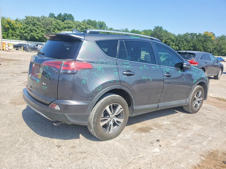 2018 TOYOTA RAV4 XLE 3