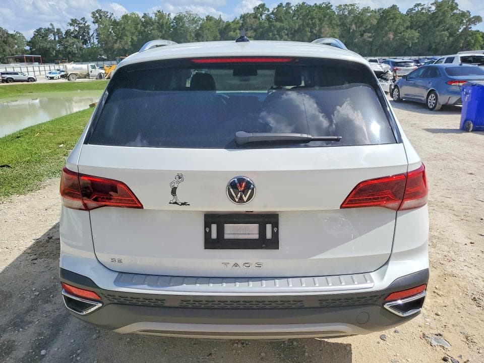 2022 VOLKSWAGEN TAOS SE 6