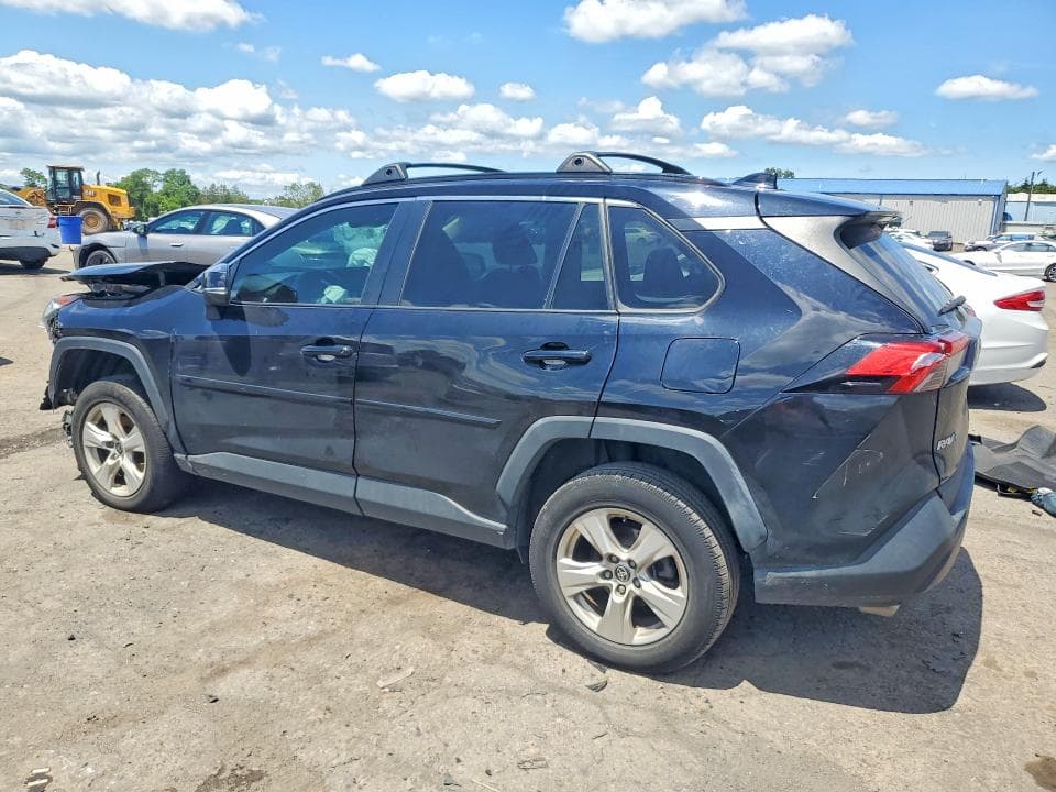 2021 TOYOTA RAV4 XLE 2