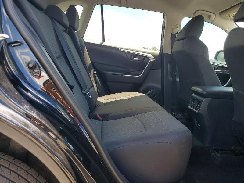 2021 TOYOTA RAV4 XLE 11