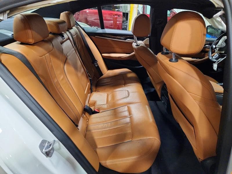 2020 BMW 530 XI 10