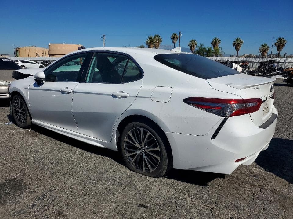 2019 TOYOTA CAMRY SE 2