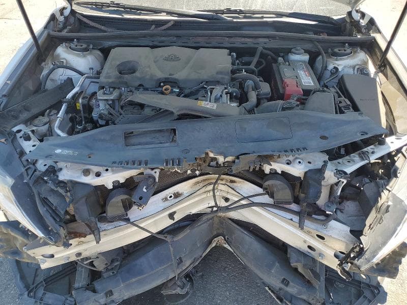 2019 TOYOTA CAMRY SE 11