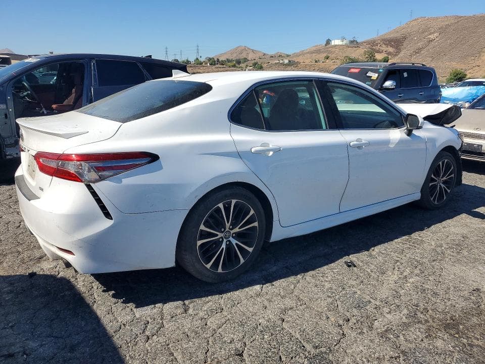 2019 TOYOTA CAMRY SE 3