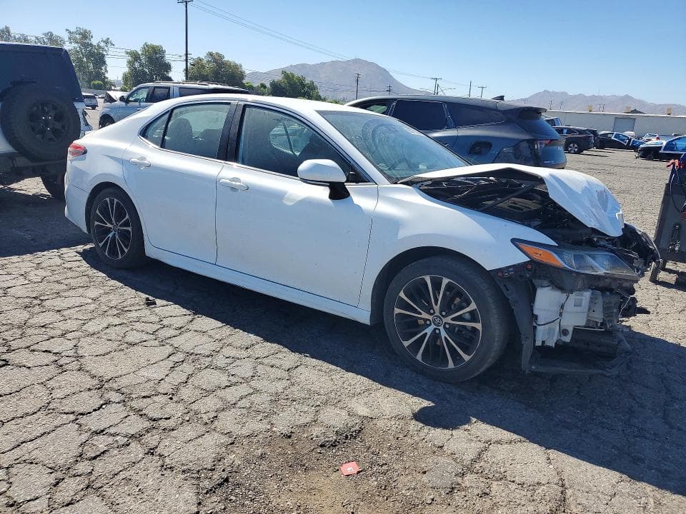 2019 TOYOTA CAMRY SE 4