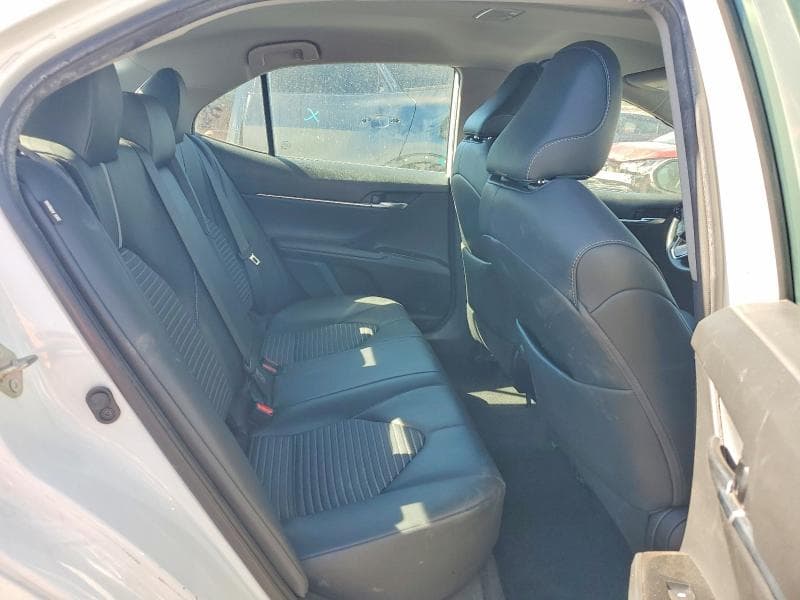 2019 TOYOTA CAMRY SE 10