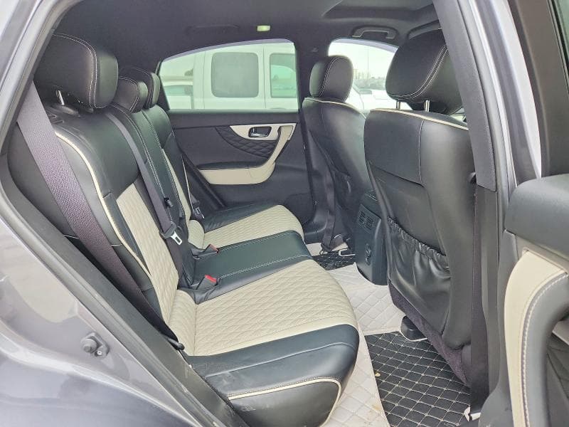 2017 INFINITI QX70 BASE 11