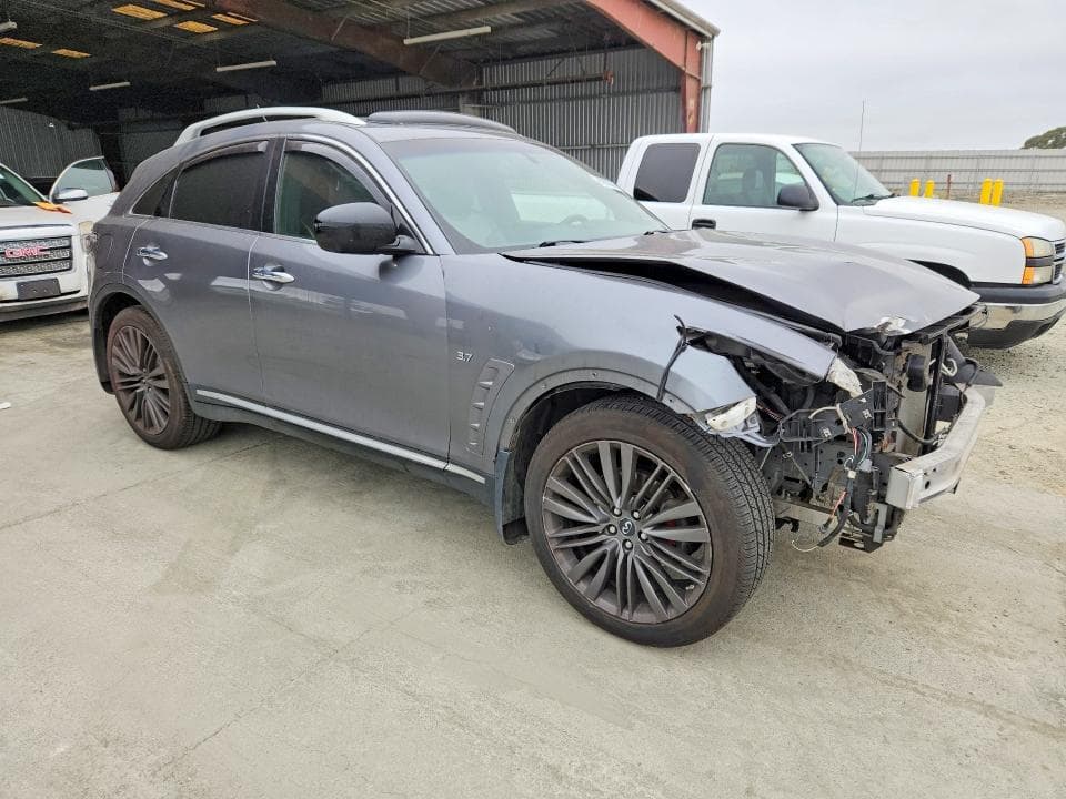2017 INFINITI QX70 BASE 4