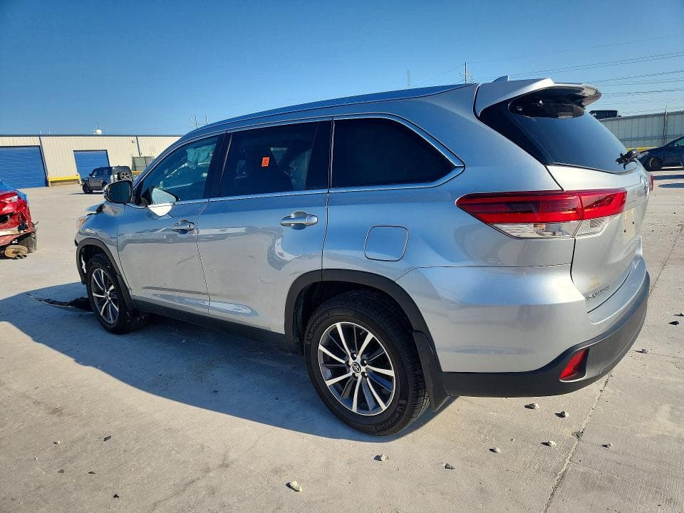 2019 TOYOTA HIGHLANDER XLE 2