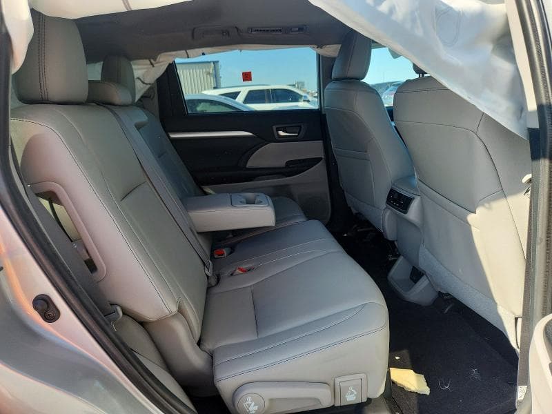 2019 TOYOTA HIGHLANDER XLE 11