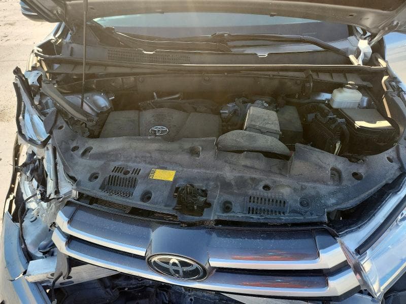 2019 TOYOTA HIGHLANDER XLE 12