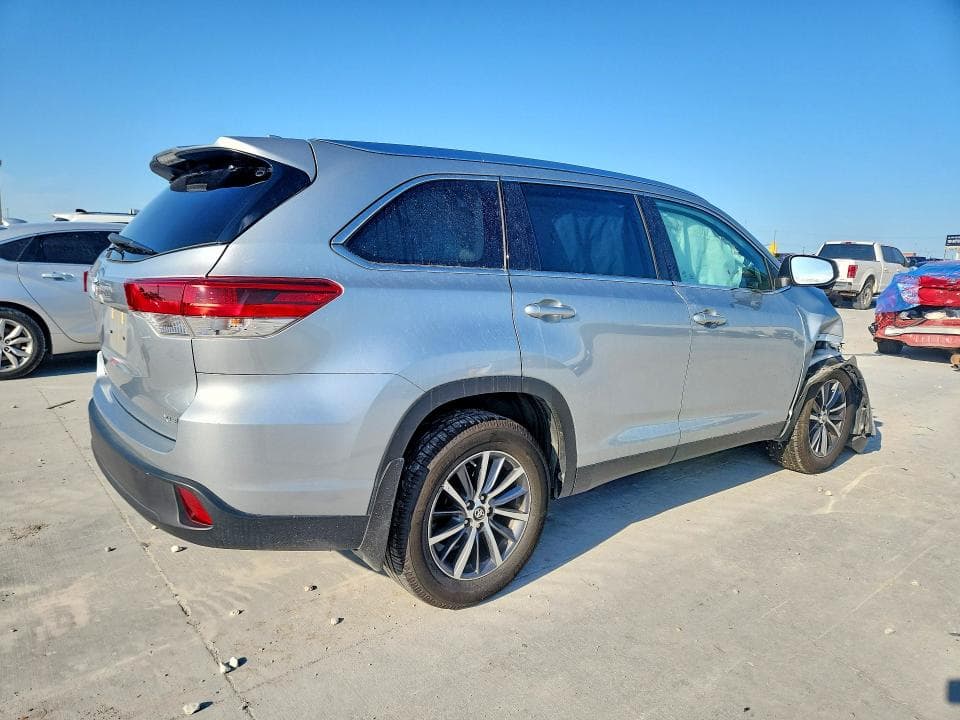 2019 TOYOTA HIGHLANDER XLE 3