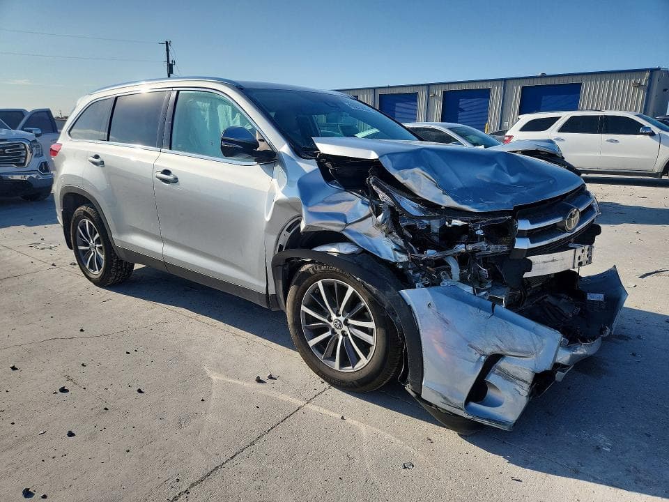 2019 TOYOTA HIGHLANDER XLE 4