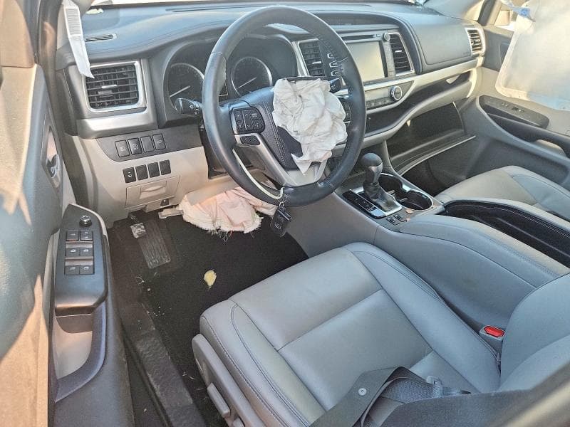 2019 TOYOTA HIGHLANDER XLE 8