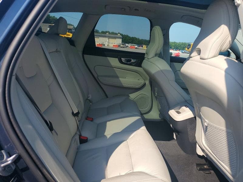 2024 VOLVO XC60 PLUS 11