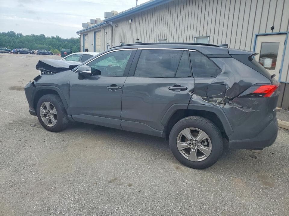 2025 TOYOTA RAV4 XLE 2