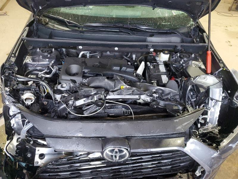 2025 TOYOTA RAV4 XLE 12