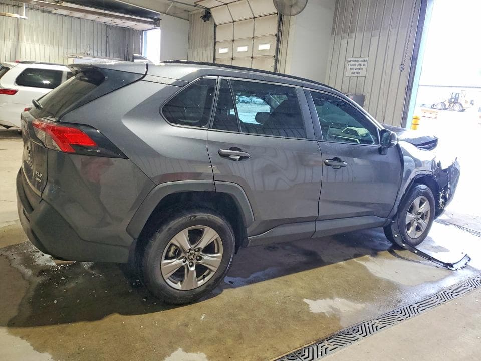 2025 TOYOTA RAV4 XLE 3
