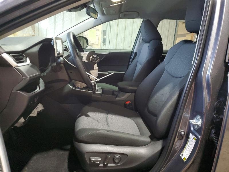 2025 TOYOTA RAV4 XLE 7