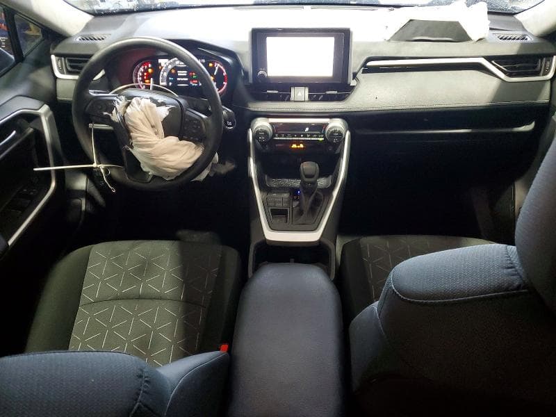 2025 TOYOTA RAV4 XLE 8