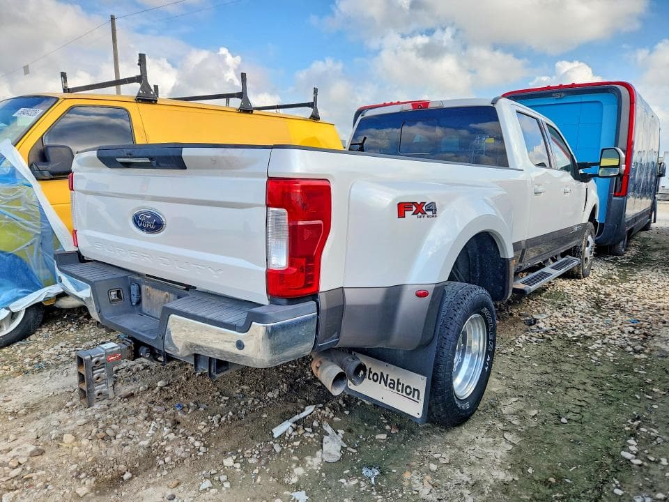 2019 FORD F350 LARIAT SUPER DUTY 3