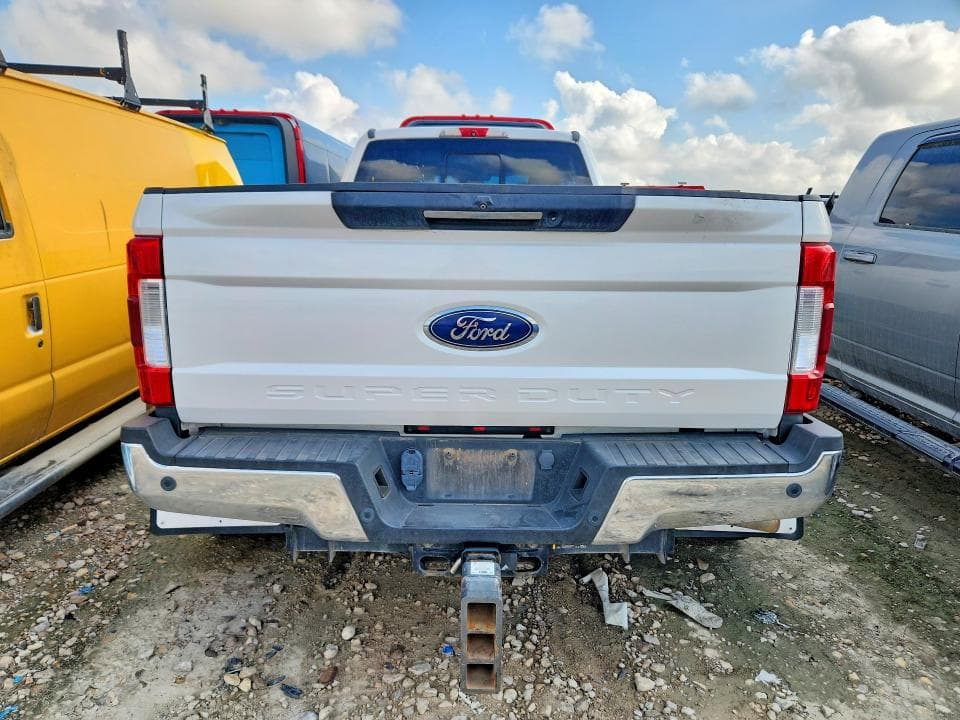 2019 FORD F350 LARIAT SUPER DUTY 6