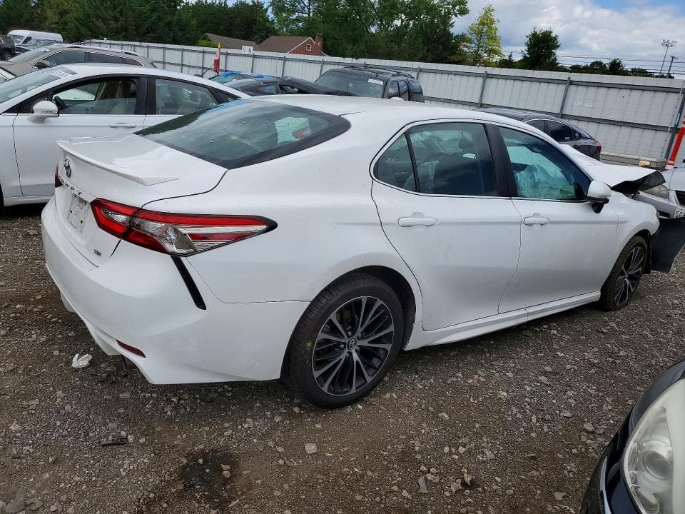2018 TOYOTA CAMRY SE SE 3