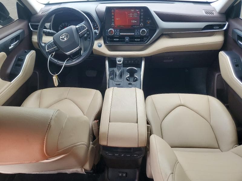 2021 TOYOTA HIGHLANDER XLE XLE 8