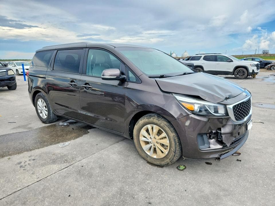 2017 KIA SEDONA LX 4