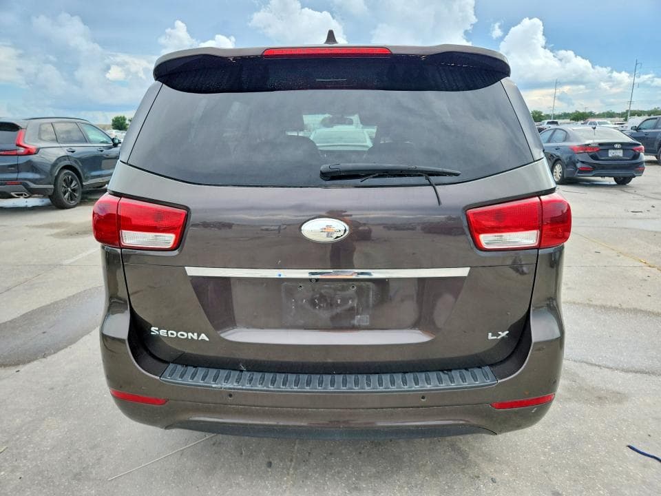 2017 KIA SEDONA LX 6