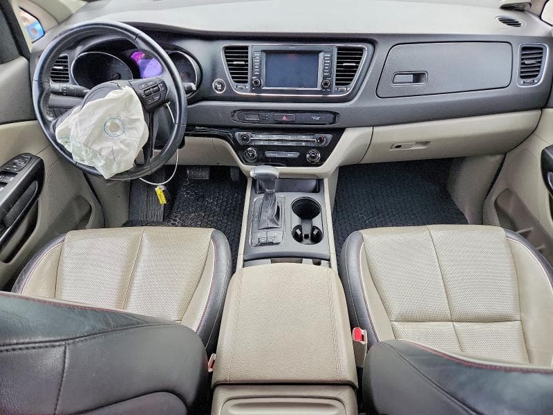 2017 KIA SEDONA LX 8