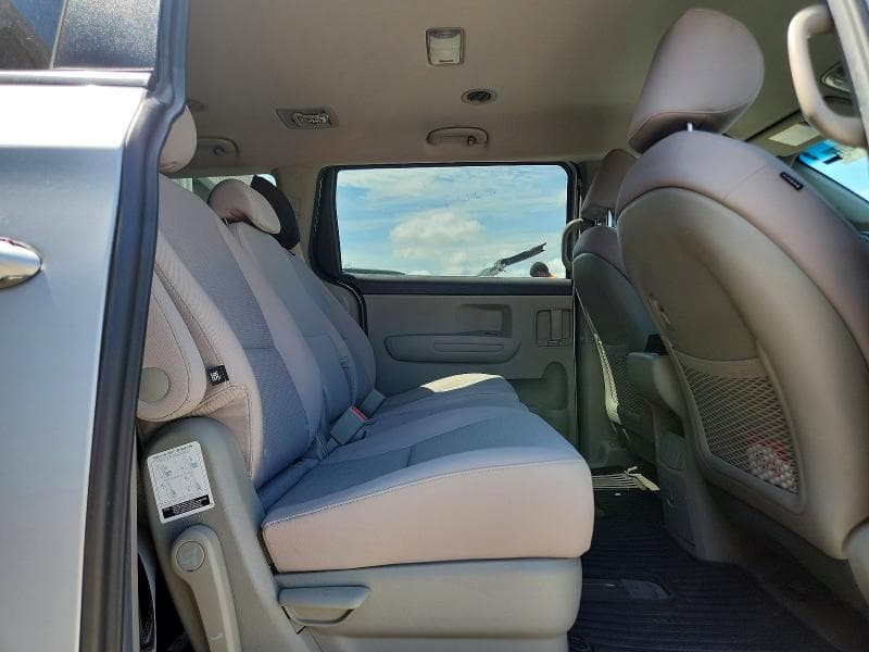 2018 KIA SEDONA LX 11
