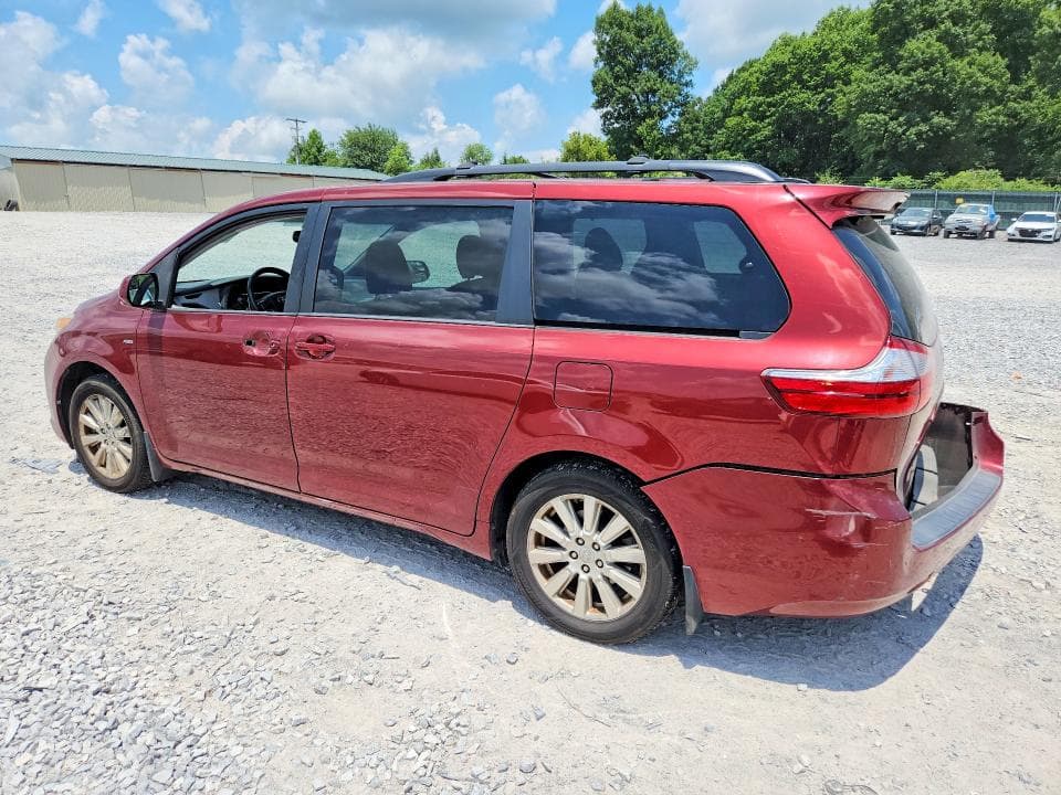 2017 TOYOTA SIENNA LE 2