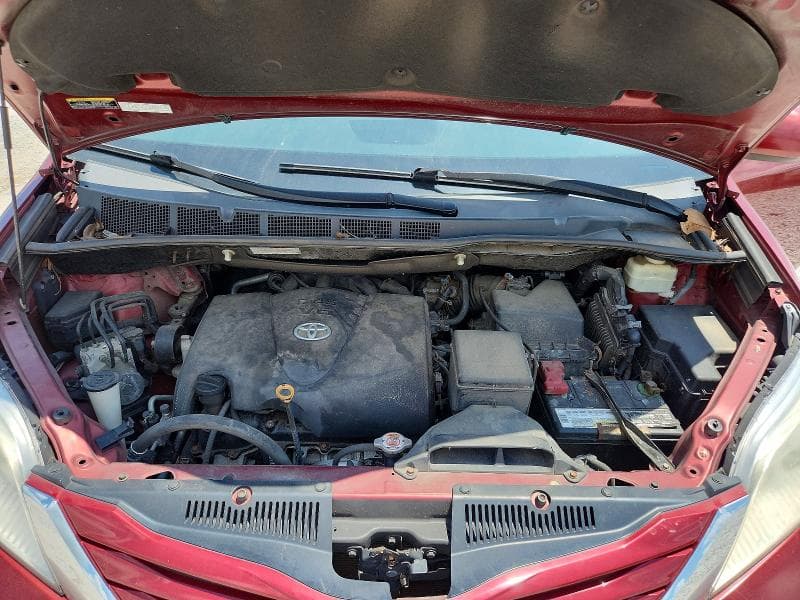 2017 TOYOTA SIENNA LE 12