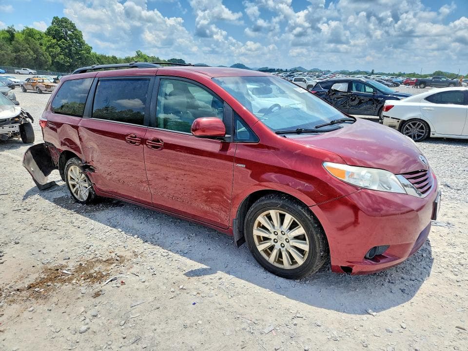 2017 TOYOTA SIENNA LE 4