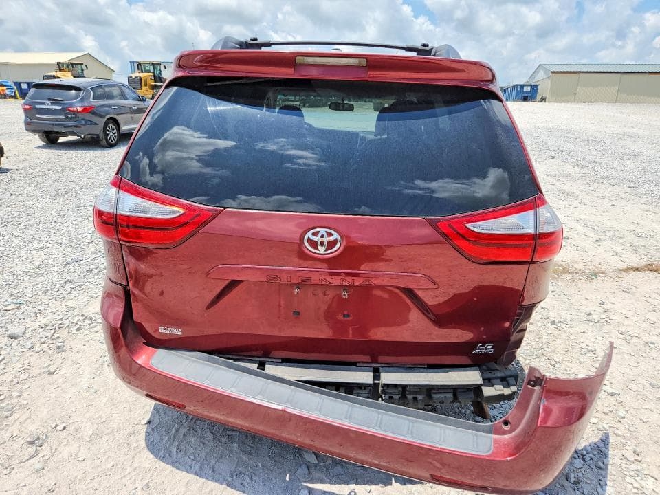 2017 TOYOTA SIENNA LE 6