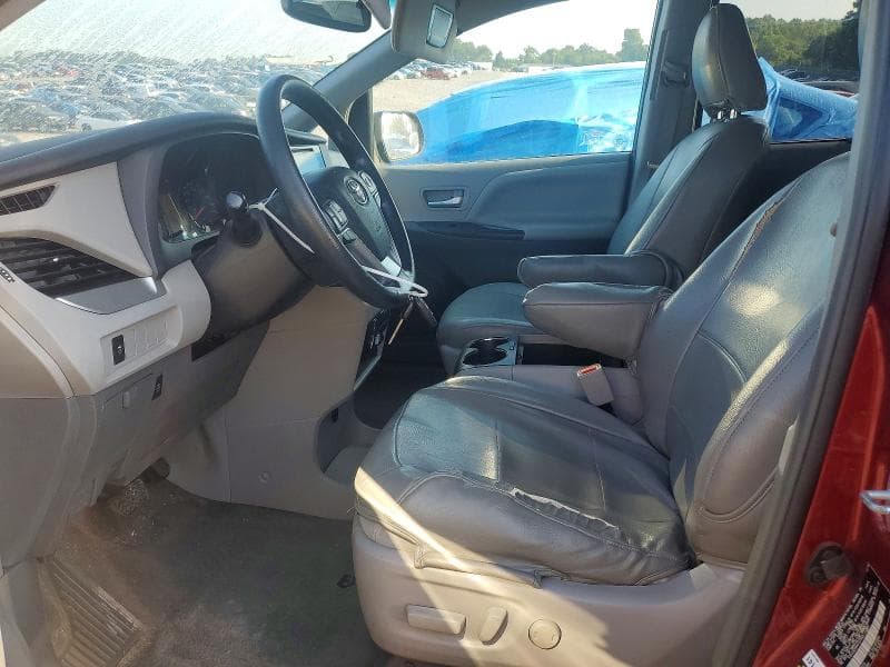 2017 TOYOTA SIENNA LE 7