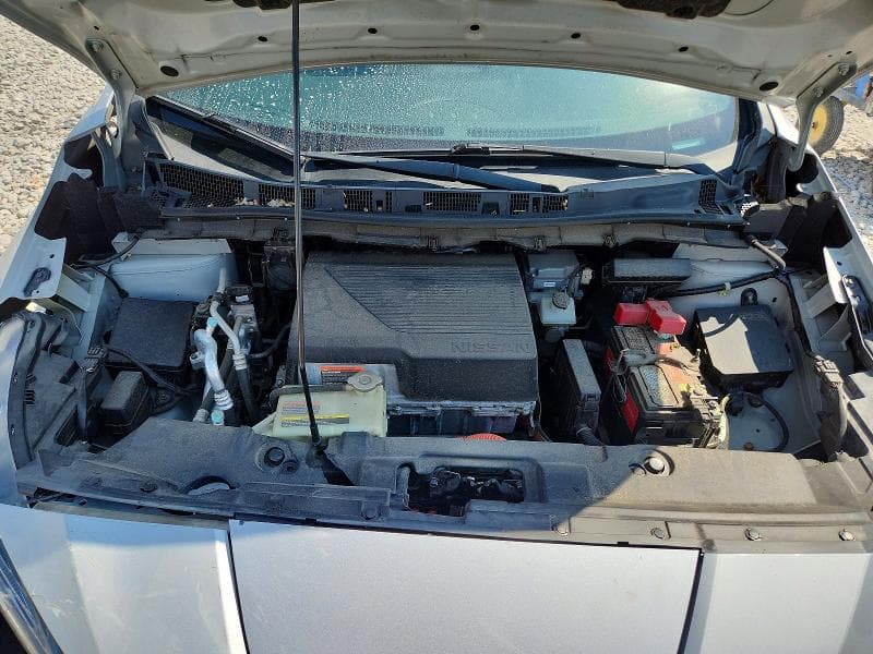 2019 NISSAN LEAF SL 11