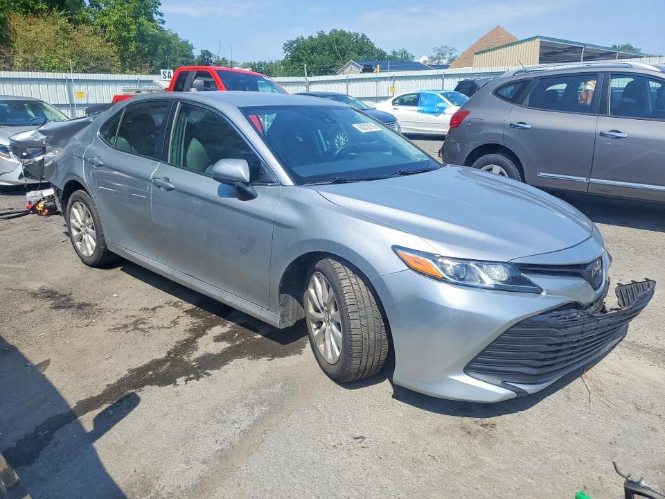 2019 TOYOTA CAMRY LE 4