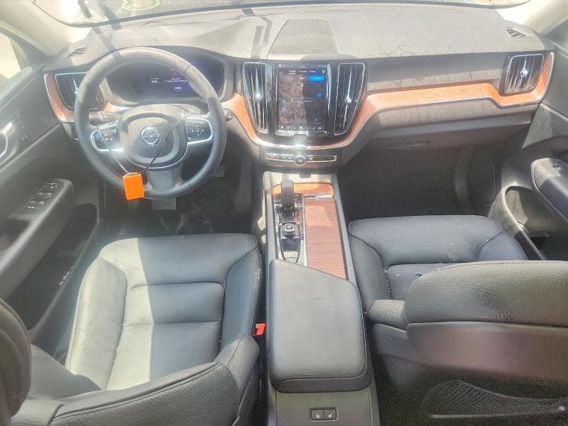 2024 VOLVO XC60 PLUS 8