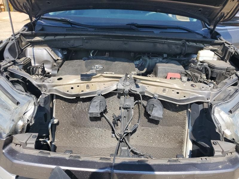 2019 TOYOTA HIGHLANDER XLE 11