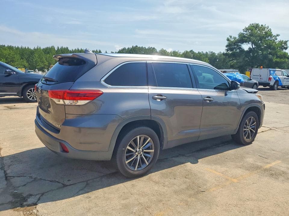 2019 TOYOTA HIGHLANDER XLE 3