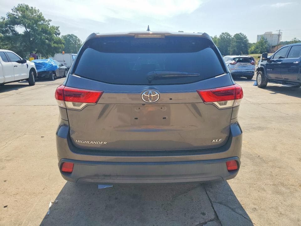 2019 TOYOTA HIGHLANDER XLE 6