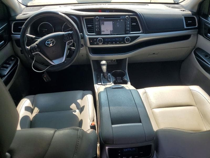 2019 TOYOTA HIGHLANDER XLE 8
