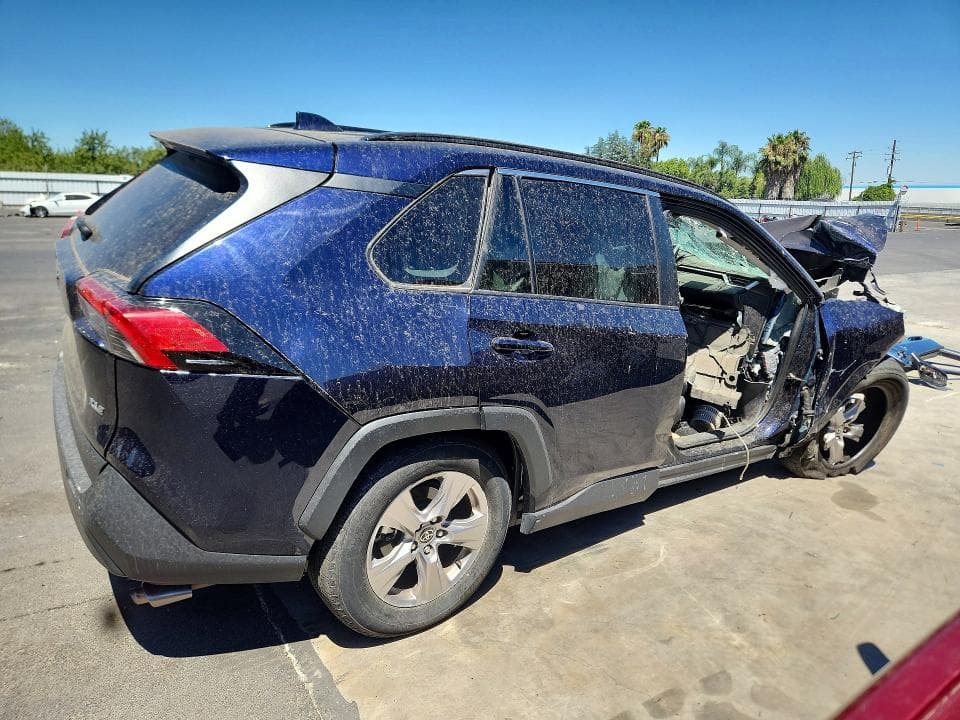 2025 TOYOTA RAV4 XLE XLE 3