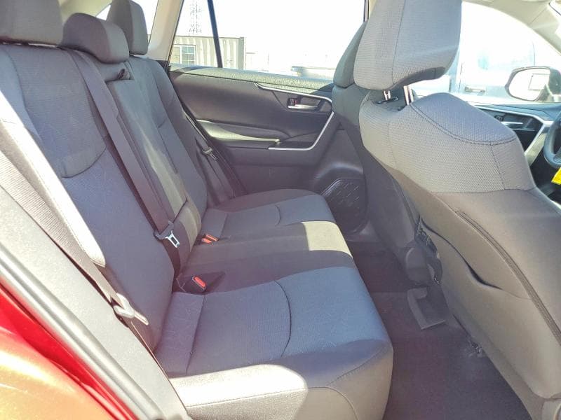 2024 TOYOTA RAV4 XLE 10